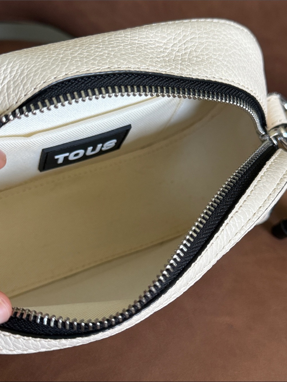 TOUS Logo Lynn Crossbody Bag Beige Pebbled Leather - Picture 5 of 5